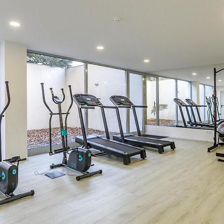 Lovelystay - Modern Loft With Gym & Free Parking Minutes Away From Cbd Порту Экстерьер фото
