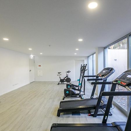 Lovelystay - Modern Loft With Gym & Free Parking Minutes Away From Cbd Порту Экстерьер фото