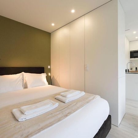 Lovelystay - Modern Loft With Gym & Free Parking Minutes Away From Cbd Порту Экстерьер фото