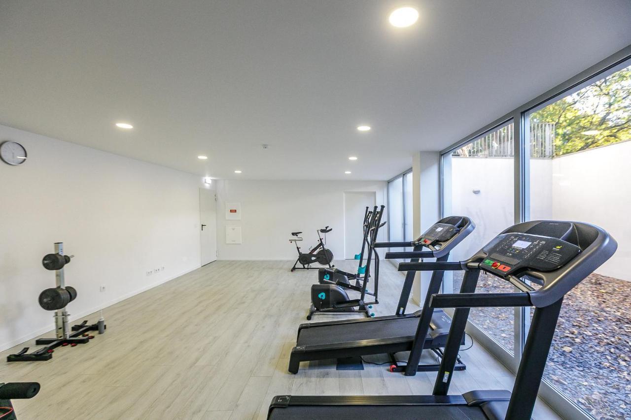 Lovelystay - Modern Loft With Gym & Free Parking Minutes Away From Cbd Порту Экстерьер фото