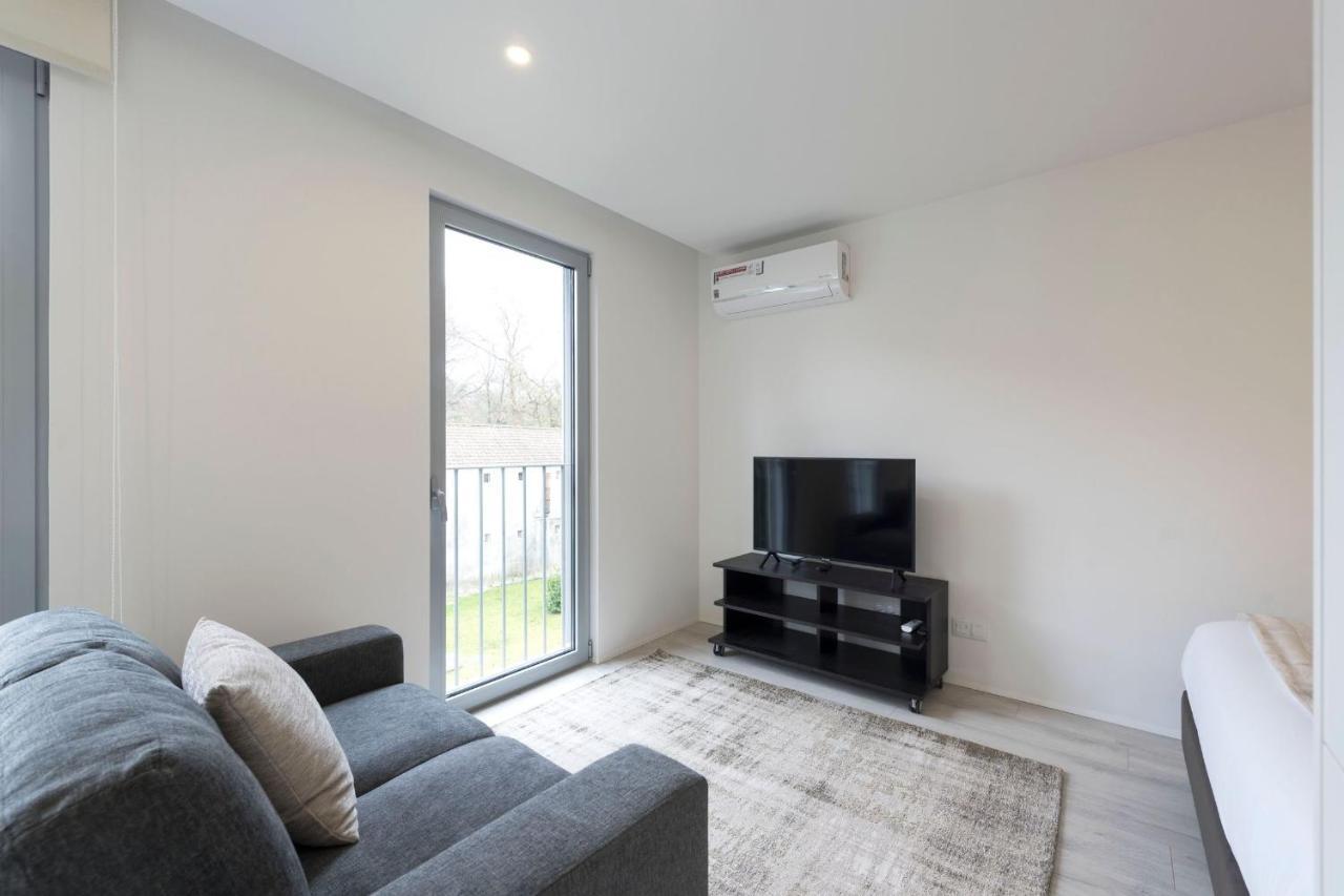 Lovelystay - Modern Loft With Gym & Free Parking Minutes Away From Cbd Порту Экстерьер фото