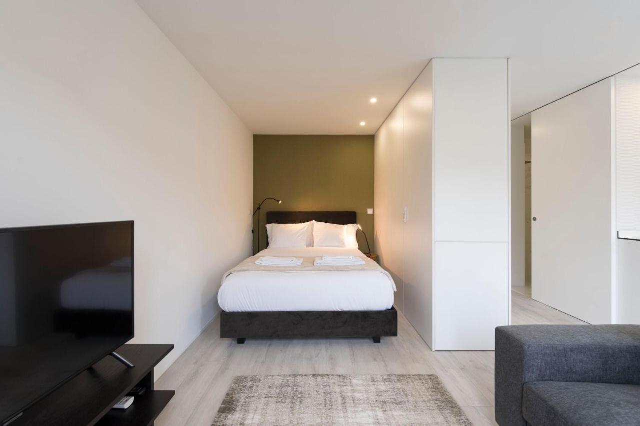 Lovelystay - Modern Loft With Gym & Free Parking Minutes Away From Cbd Порту Экстерьер фото