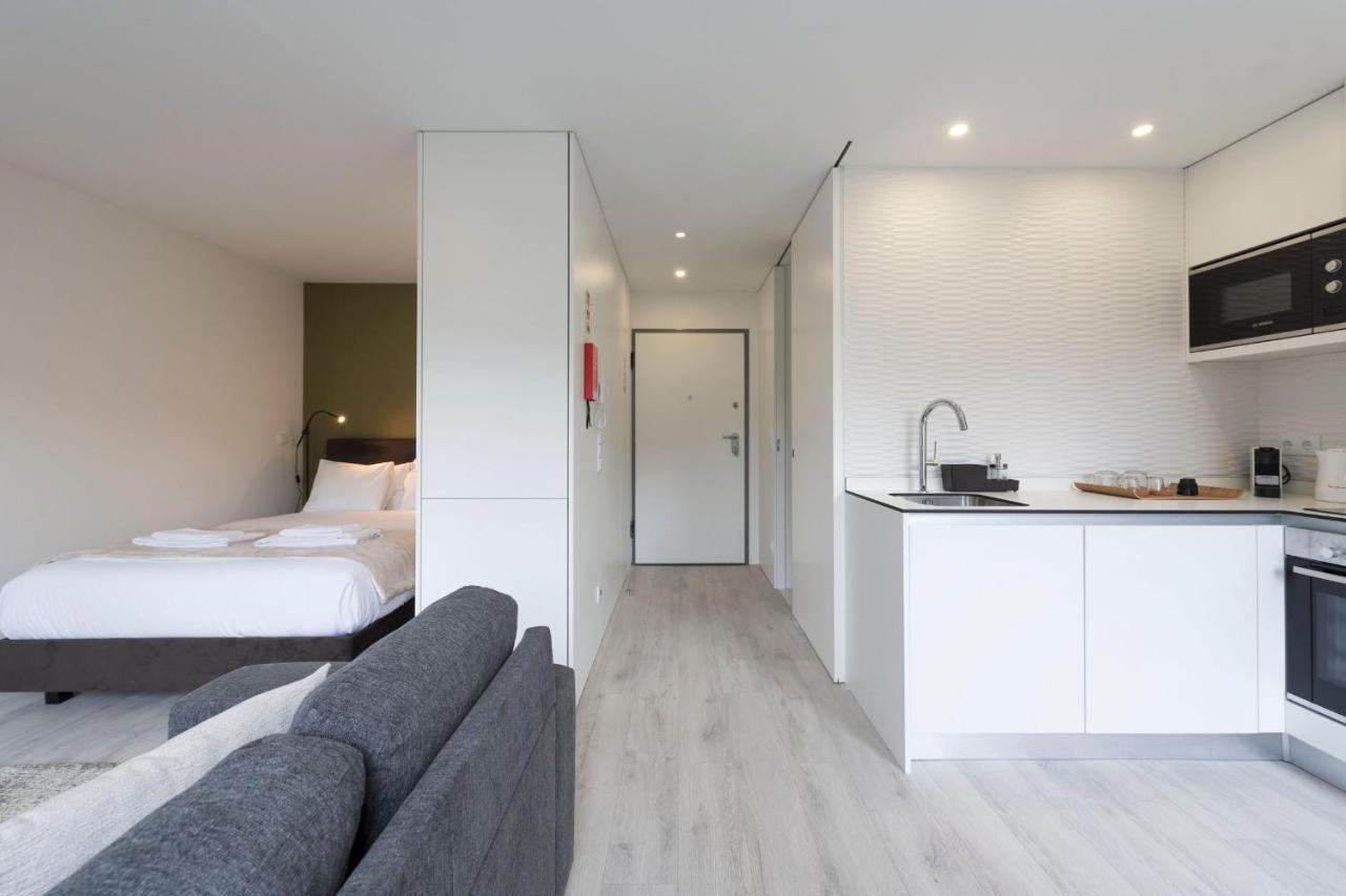 Lovelystay - Modern Loft With Gym & Free Parking Minutes Away From Cbd Порту Экстерьер фото