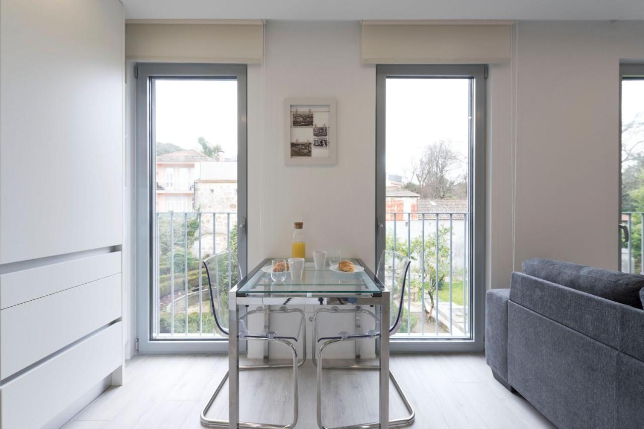 Lovelystay - Modern Loft With Gym & Free Parking Minutes Away From Cbd Порту Экстерьер фото