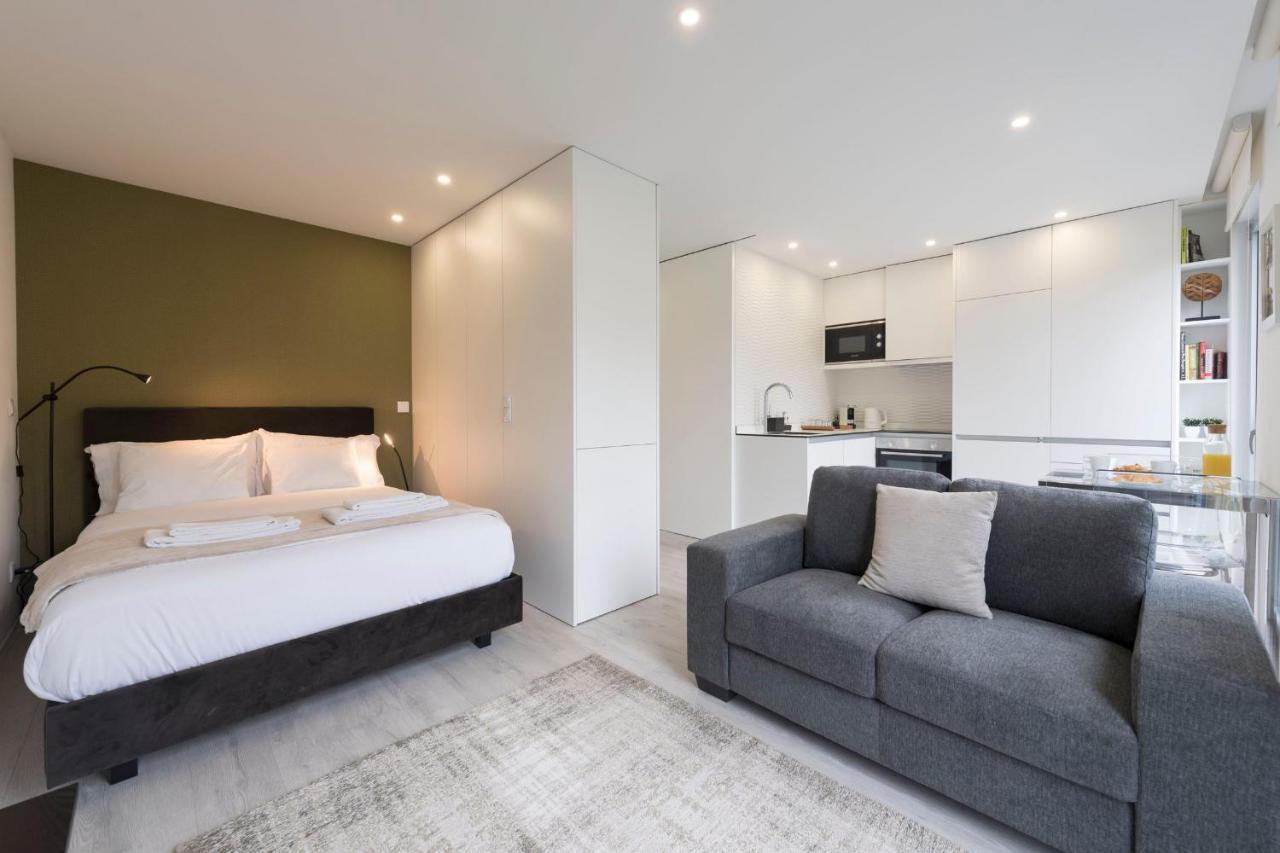 Lovelystay - Modern Loft With Gym & Free Parking Minutes Away From Cbd Порту Экстерьер фото