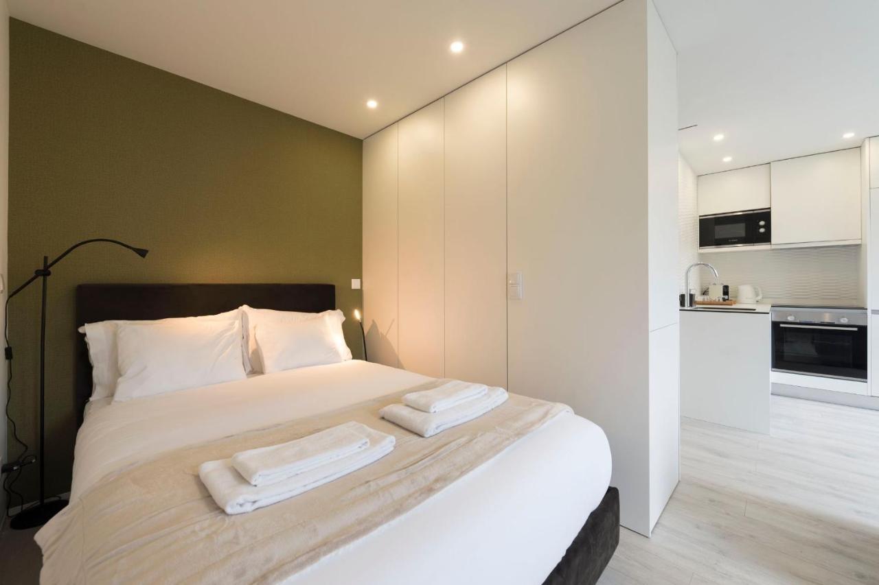 Lovelystay - Modern Loft With Gym & Free Parking Minutes Away From Cbd Порту Экстерьер фото