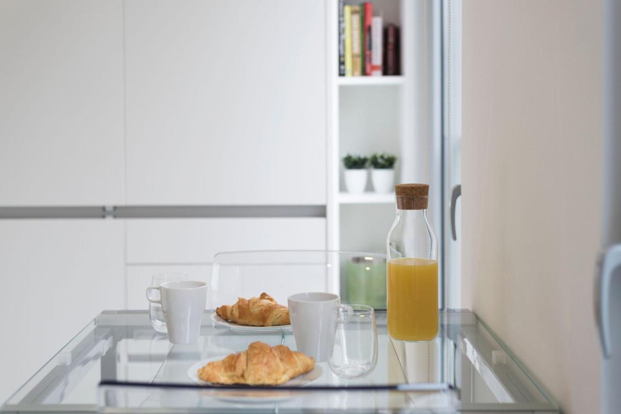 Lovelystay - Modern Loft With Gym & Free Parking Minutes Away From Cbd Порту Экстерьер фото