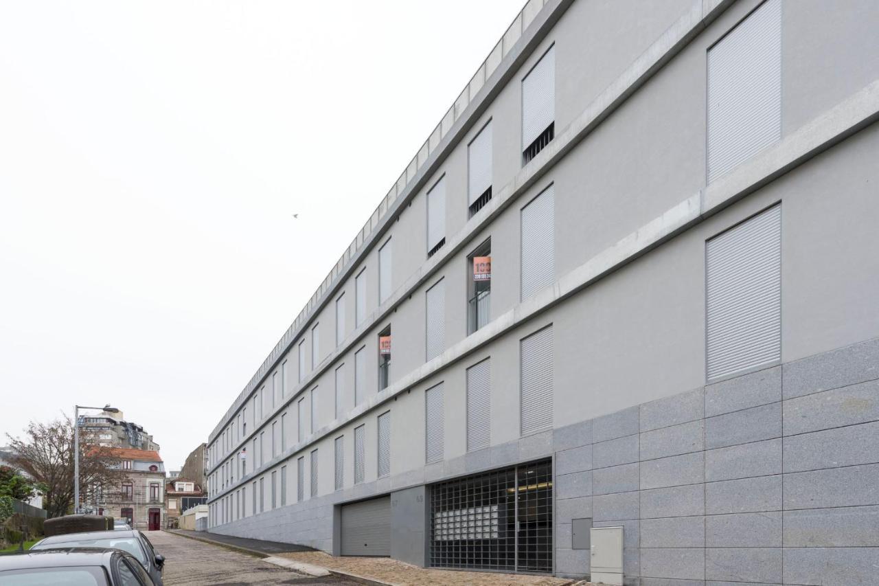 Lovelystay - Modern Loft With Gym & Free Parking Minutes Away From Cbd Порту Экстерьер фото