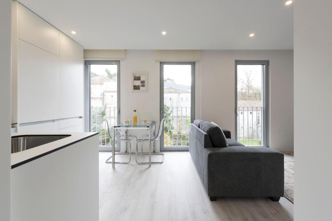 Lovelystay - Modern Loft With Gym & Free Parking Minutes Away From Cbd Порту Экстерьер фото