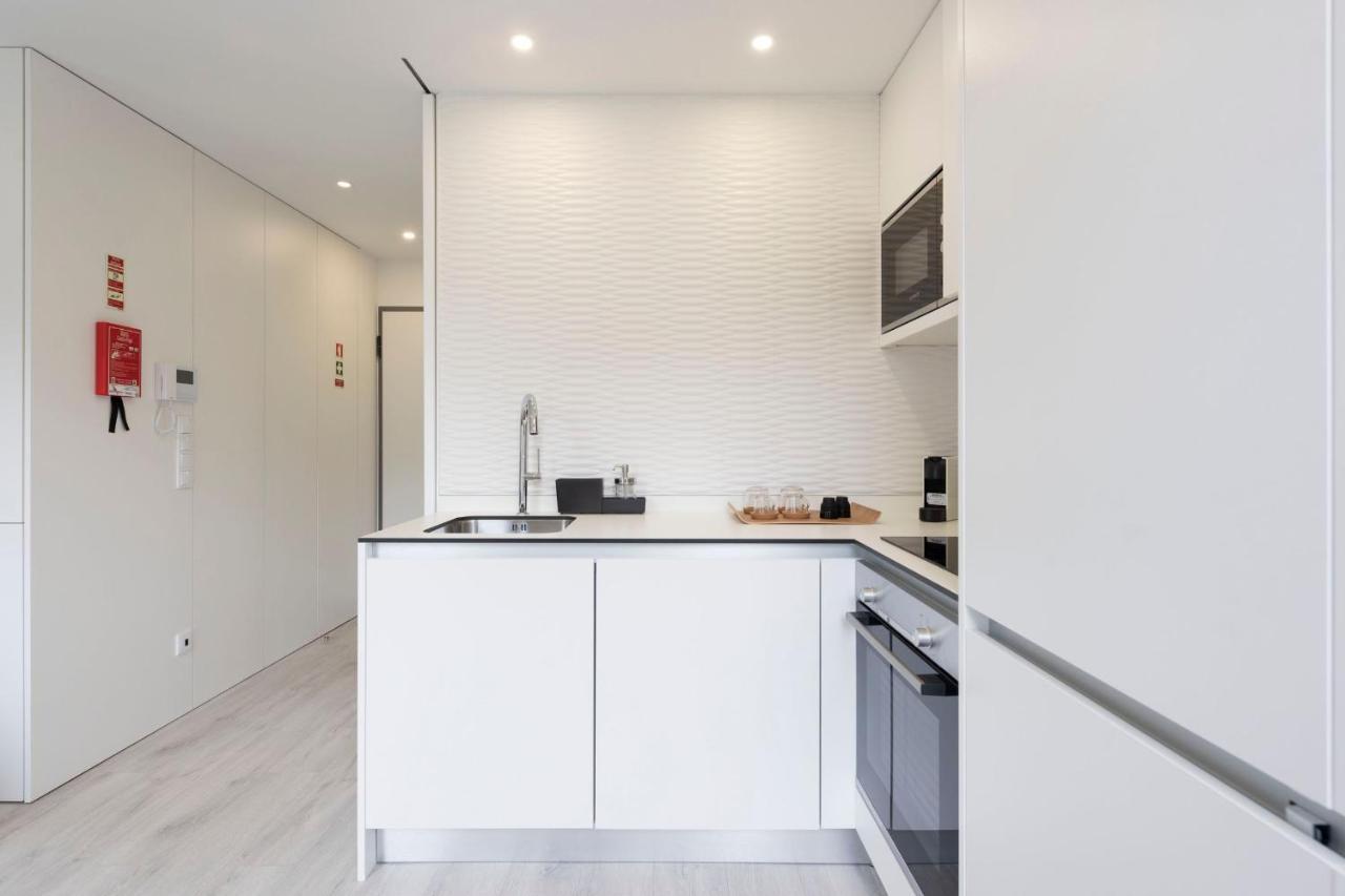 Lovelystay - Modern Loft With Gym & Free Parking Minutes Away From Cbd Порту Экстерьер фото