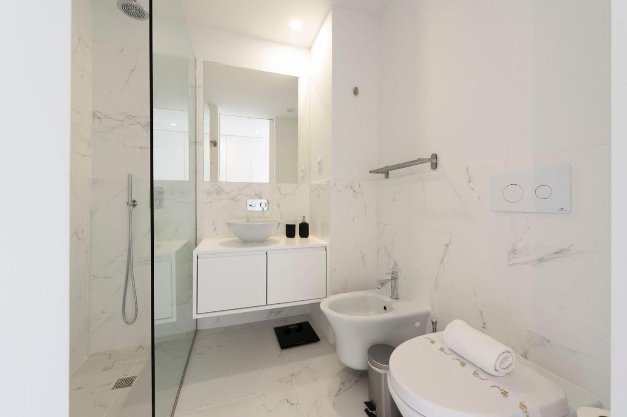 Lovelystay - Modern Loft With Gym & Free Parking Minutes Away From Cbd Порту Экстерьер фото