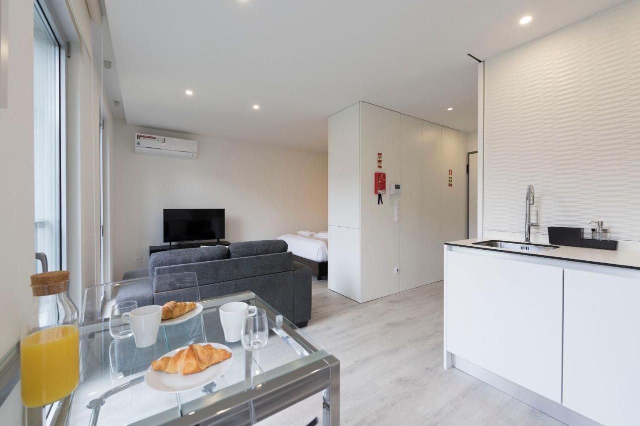 Lovelystay - Modern Loft With Gym & Free Parking Minutes Away From Cbd Порту Экстерьер фото
